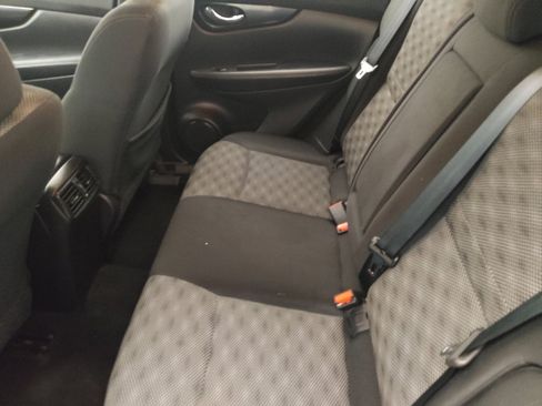 Used 2020 Nissan Rogue Sport SV FWD image 18
