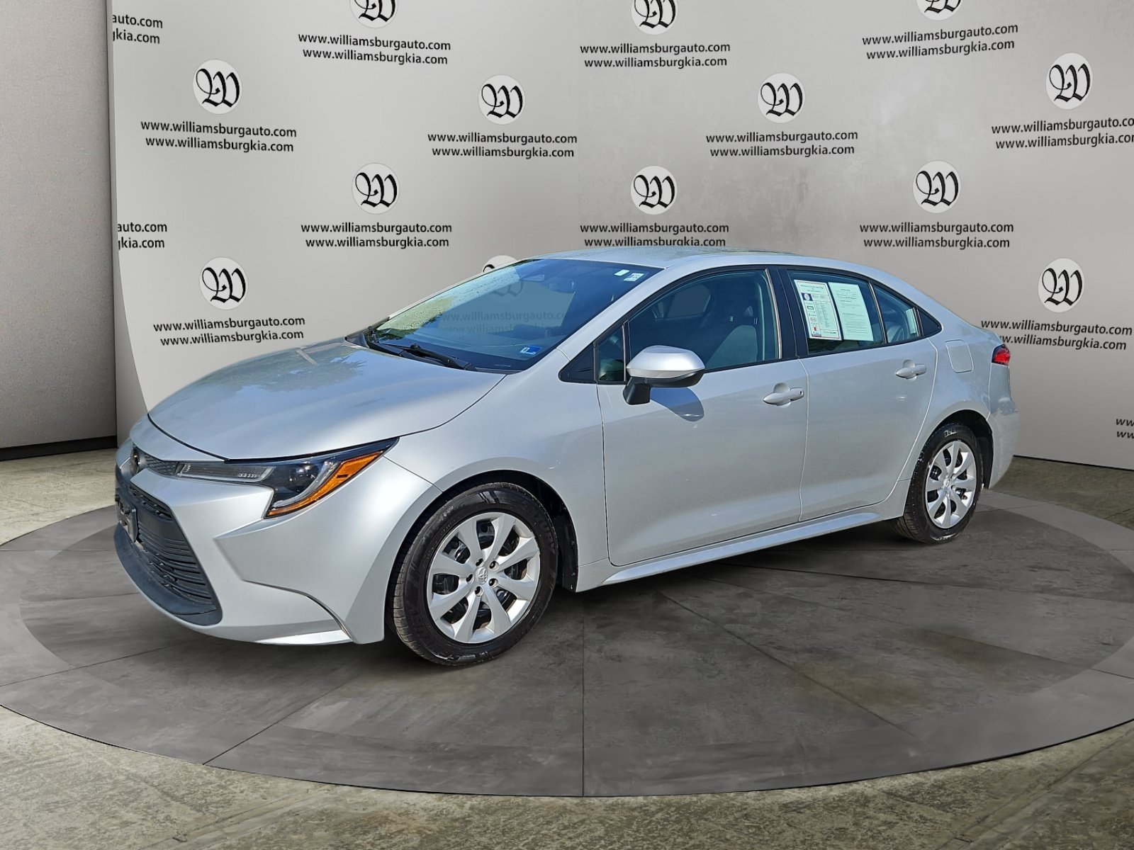 Used 2024 Toyota Corolla LE FWD image 1