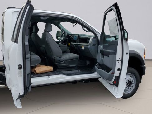 New 2026 Ford F550 4x4 SuperCab Super Duty w/ Snow Plow Prep Package image 13