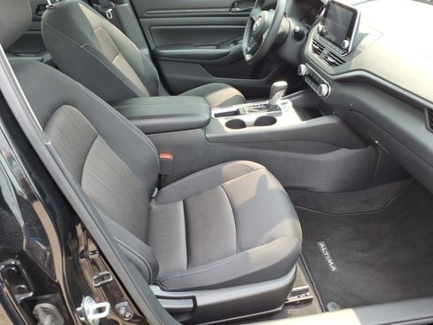 Used 2025 Nissan Altima 2.5 S FWD image 6