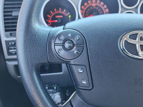 Used 2013 Toyota Tundra 4x4 CrewMax image 16