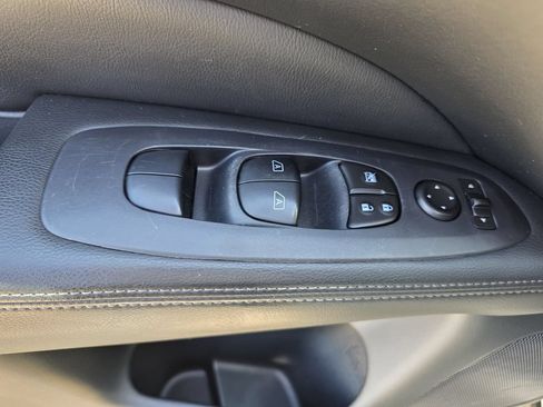 Used 2020 Nissan Pathfinder SV AWD/4WD image 14
