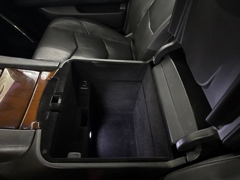 Used 2018 Cadillac Escalade ESV Luxury RWD image 42