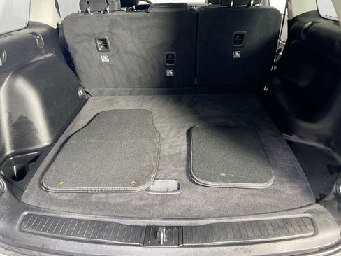 Used 2023 Jeep Grand Cherokee Laredo image 24