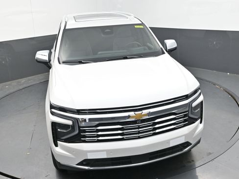New 2025 Chevrolet Suburban Premier image 36