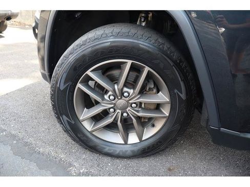 Used 2016 Jeep Grand Cherokee Laredo 75th Anniversary AWD/4WD image 16