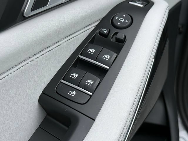 Used 2026 BMW X5 sDrive40i w/ M Sport Package RWD image 19