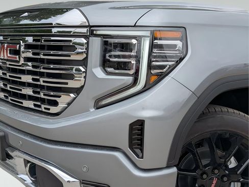 Used 2025 GMC Sierra 1500 Denali w/ Denali Reserve Package AWD/4WD image 3