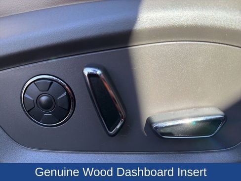 Used 2020 Ford Explorer Platinum w/ Premium Technology Package image 30