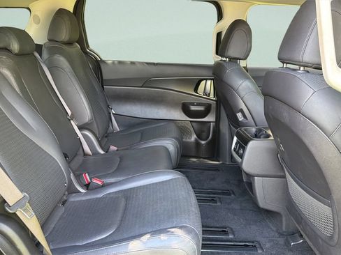 Used 2025 Kia Carnival SX Prestige FWD image 32