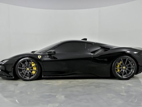 Used 2022 Ferrari SF90 Stradale image 7