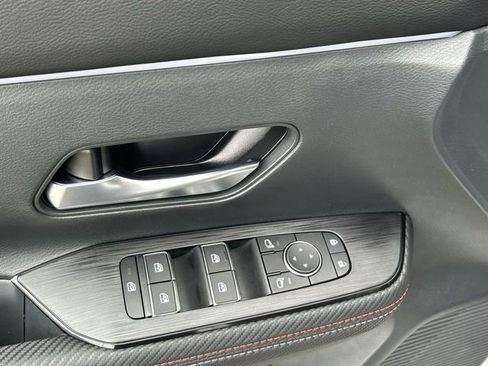 Used 2025 Nissan Kicks SR FWD image 16