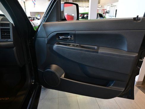 Used 2012 Jeep Liberty Sport AWD/4WD image 29