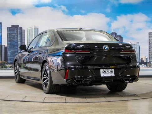 Used 2026 BMW 760i xDrive w/ Executive Package AWD/4WD image 9