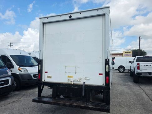 Used 2018 Chevrolet Express 3500 w/ Power Convenience Package RWD image 3