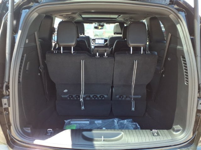 New 2027 Chrysler Pacifica Select AWD/4WD image 14