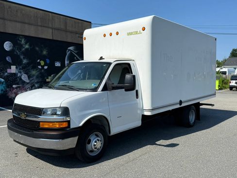 Used 2022 Chevrolet Express 3500 w/ Power Convenience Package RWD image 3