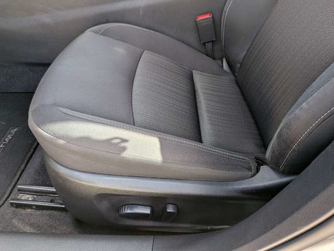 Used 2025 Nissan Altima 2.5 SV FWD image 21