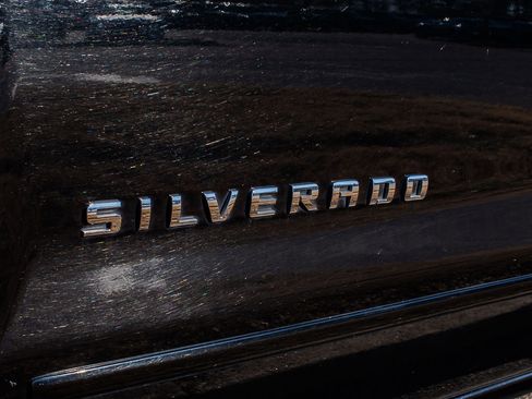 Used 2018 Chevrolet Silverado 1500 LT w/ All Star Edition image 10