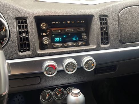 Used 2004 Chevrolet SSR w/ Preferred Equipment Group RWD image 8