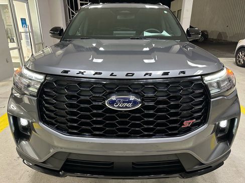 Certified 2025 Ford Explorer ST image 6