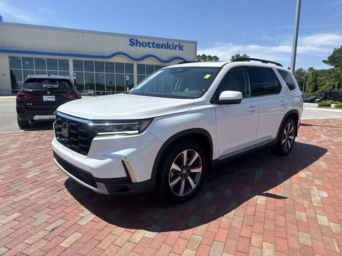 Certified 2023 Honda Pilot Touring image 32