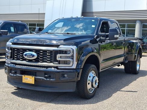 Certified 2026 Ford F450 Platinum w/ FX4 Off-Road Package AWD/4WD image 4