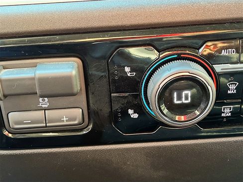 Used 2025 Chevrolet Silverado 1500 LT image 21