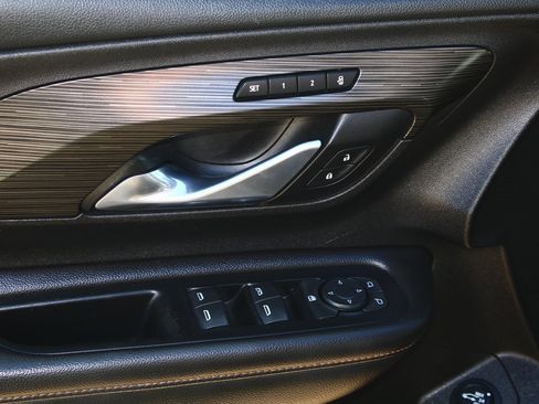 Used 2019 GMC Terrain SLT w/ Preferred Package image 12