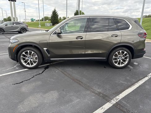 Used 2025 BMW X5 xDrive50e w/ Parking Assistance Package AWD/4WD image 30