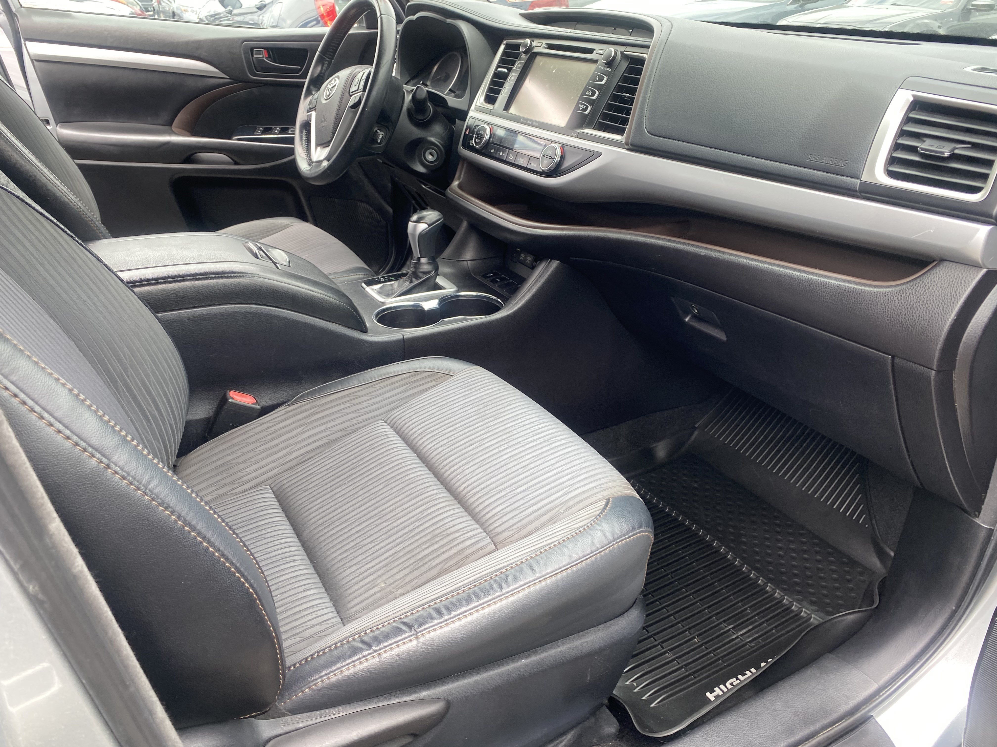 Used 2018 Toyota Highlander Plus FWD image 20