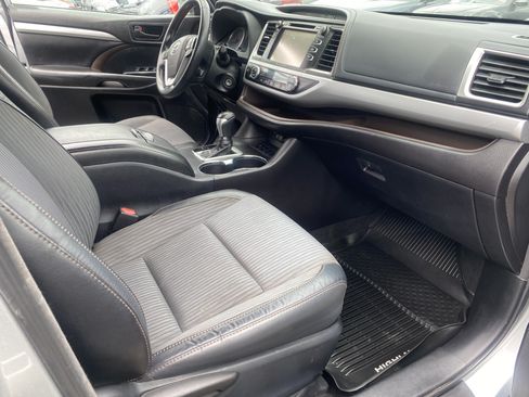 Used 2018 Toyota Highlander Plus FWD image 20