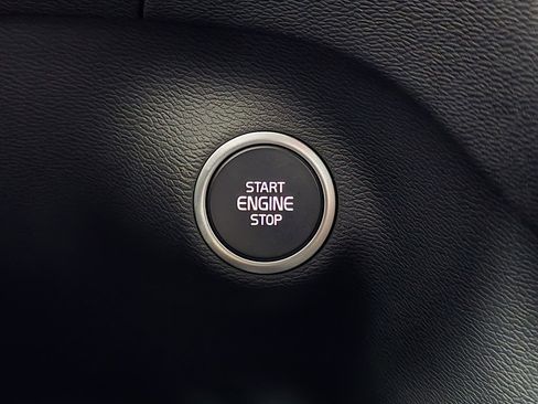 Used 2022 Volvo XC40 T5 R-Design w/ Advanced Package image 23