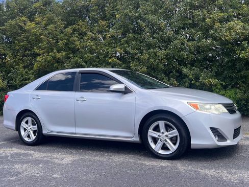Used 2014 Toyota Camry LE image 9