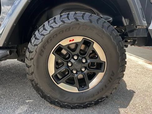 Used 2018 Jeep Wrangler Rubicon AWD/4WD image 28