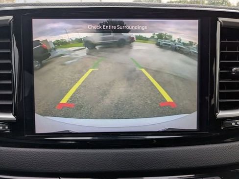 Used 2023 Chrysler Pacifica Touring-L FWD image 31