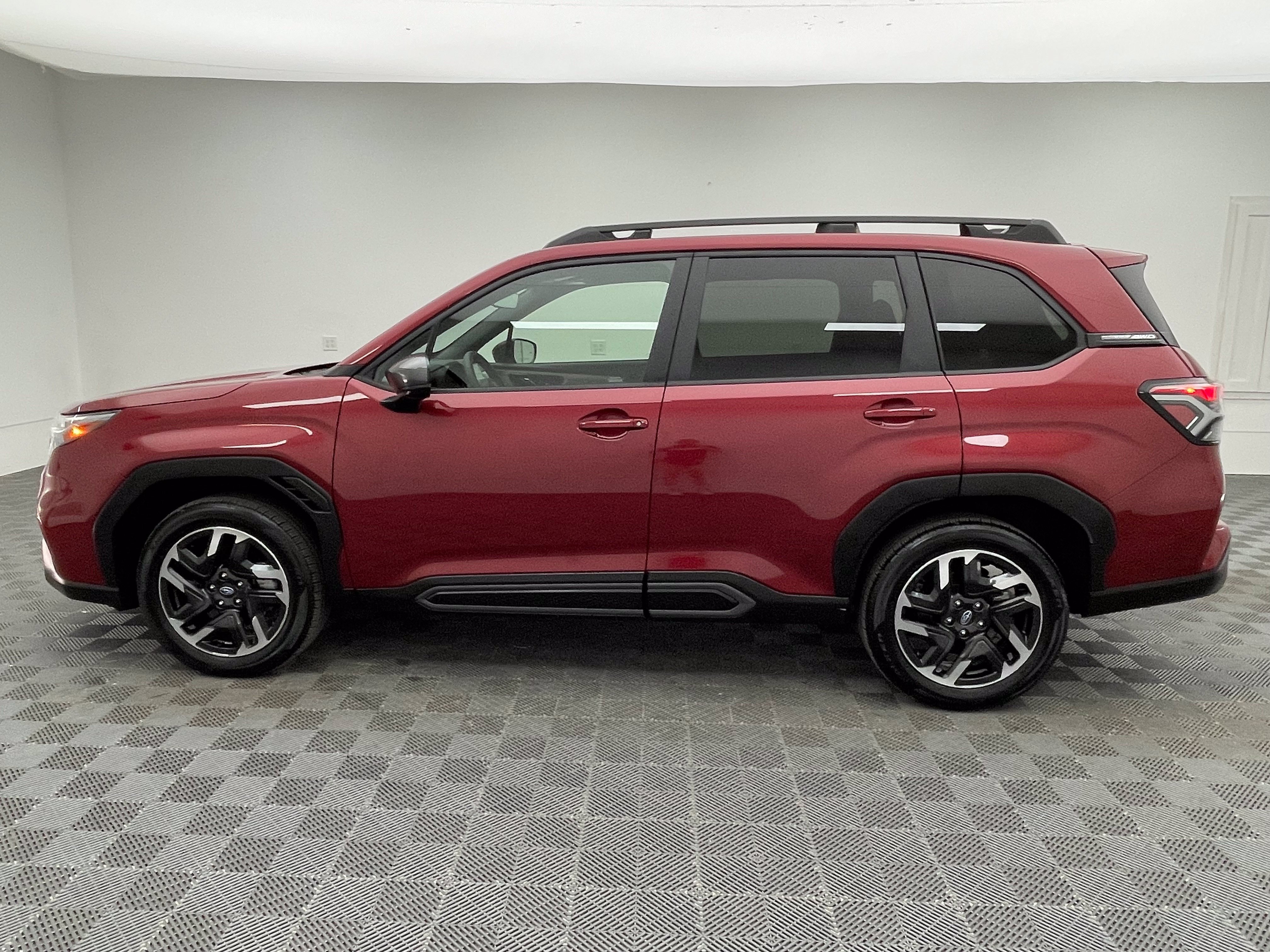 Used 2025 Subaru Forester Limited AWD/4WD image 13