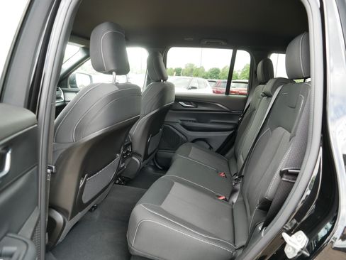 Used 2024 Jeep Grand Cherokee Laredo w/ Luxury Tech Group I AWD/4WD image 35