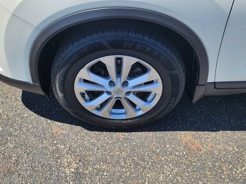 Used 2015 Nissan Rogue SV w/ SV Premium Package FWD image 6