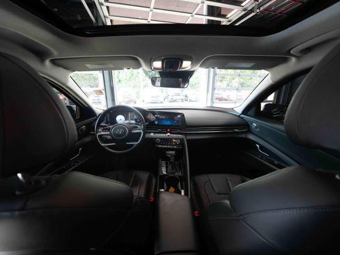 Used 2022 Hyundai Elantra Limited FWD image 19