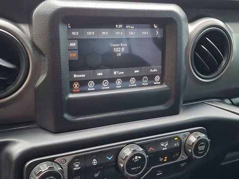 Used 2022 Jeep Wrangler Unlimited Sport AWD/4WD image 3