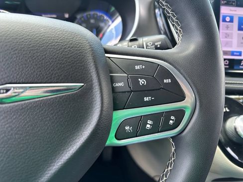 Used 2022 Chrysler Pacifica Touring-L FWD image 30