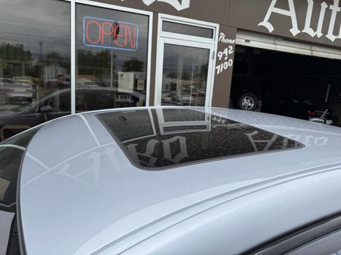 Used 2006 Chevrolet Impala LTZ FWD image 12