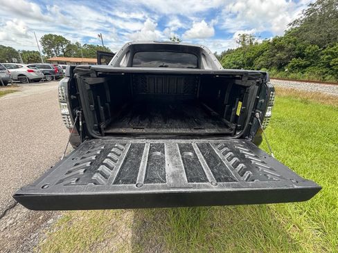 Used 2010 Chevrolet Avalanche LT w/ Suspension Package, Off-Road image 24