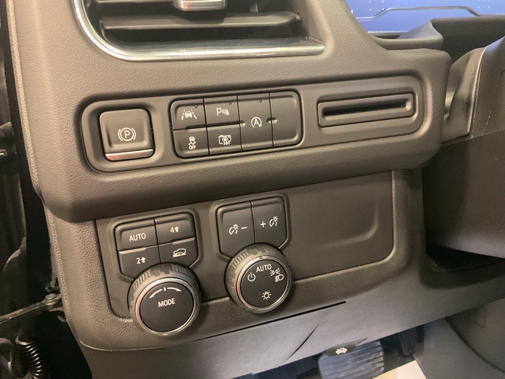 Used 2023 Chevrolet Tahoe LT w/ Luxury Package AWD/4WD image 14
