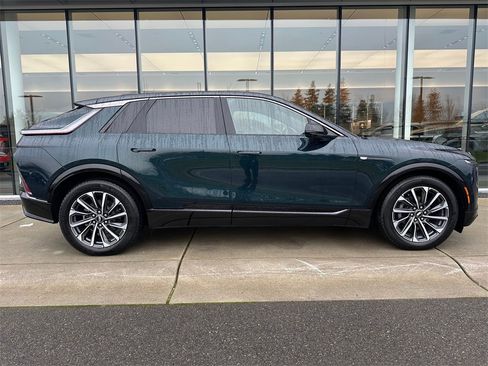 Certified 2024 Cadillac Lyriq Sport image 7