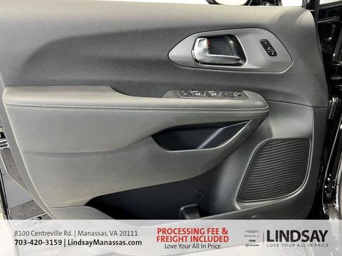 New 2026 Chrysler Pacifica Select image 27