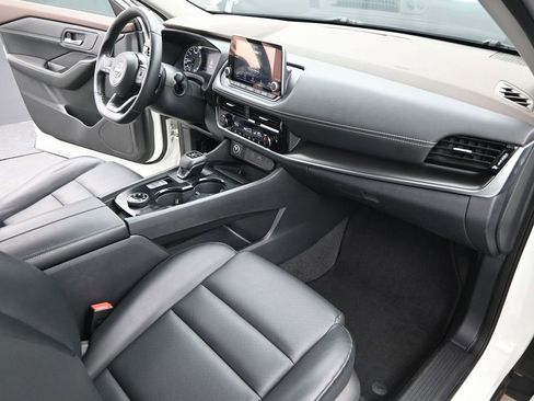 Used 2023 Nissan Rogue SV w/ SV Premium Package image 23