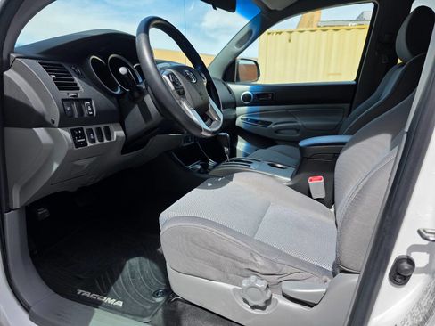 Used 2015 Toyota Tacoma PreRunner w/ TRD Sport Package image 12