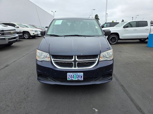 Used 2016 Dodge Grand Caravan American Value Package w/ UConnect Hands-Free Group FWD image 3